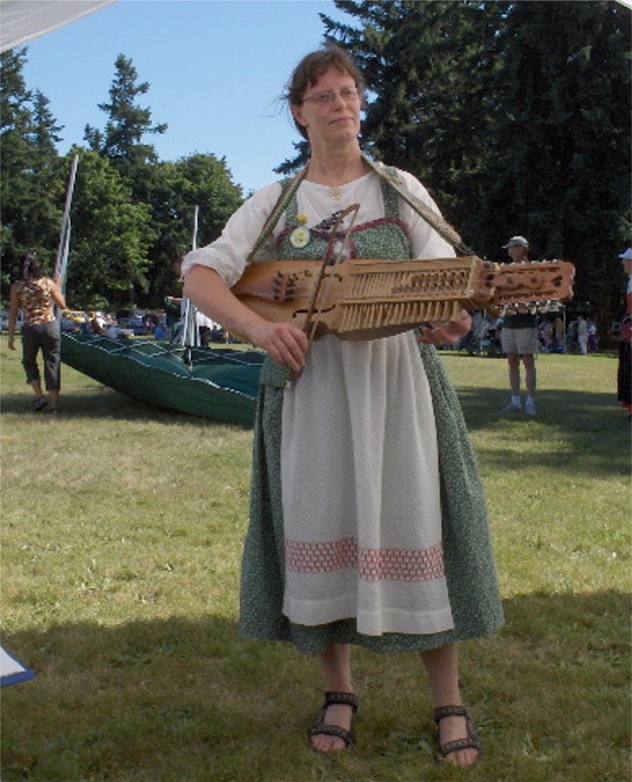 Janet with nyckelharpa